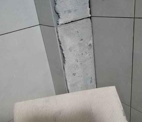 防城港瓷砖空鼓维修公司分享下厨房瓷砖脱落的补救措施。